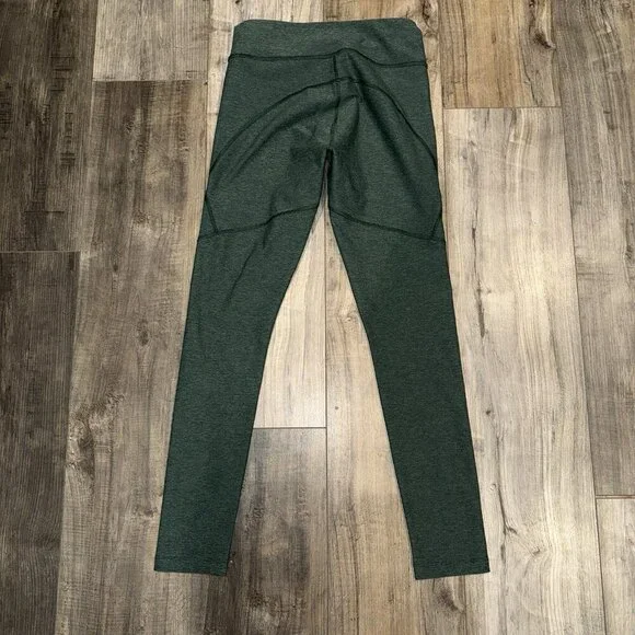 Outdoor Voices Size Small Warmup Leggings Hunter Green 3/4 Length Workout Yoga - Picture 2 of 5
